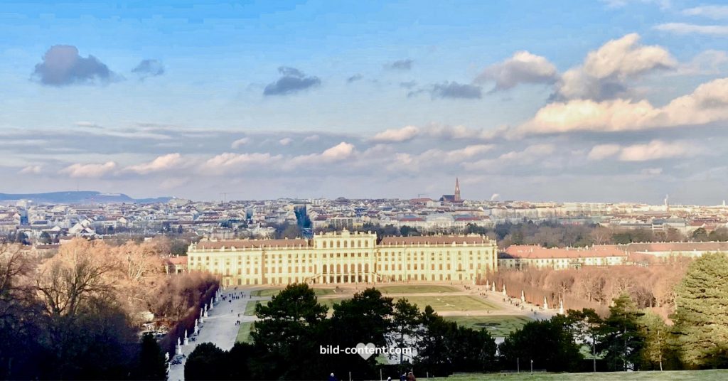 Blick auf Schloss Schönbrunn von der Gloriette, ©astrid eishofer